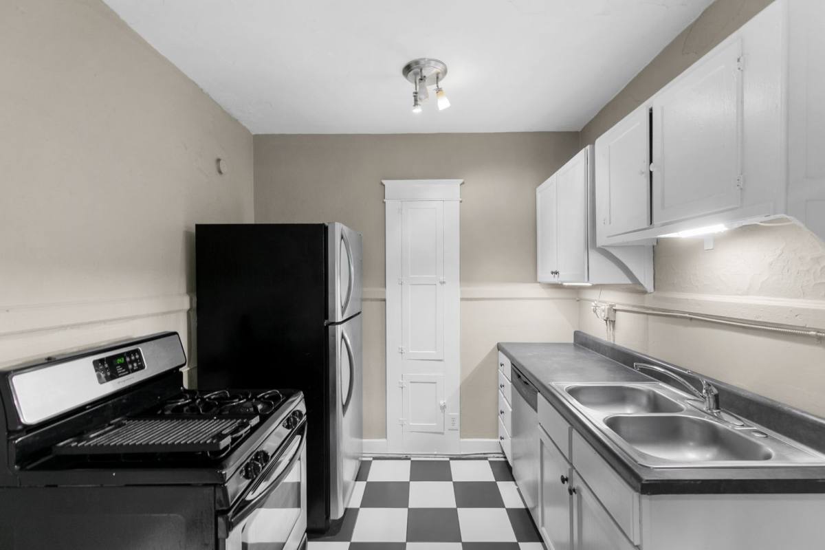 Apartment for rent at 633 Idlewild Circle, Birmingham, AL 35205