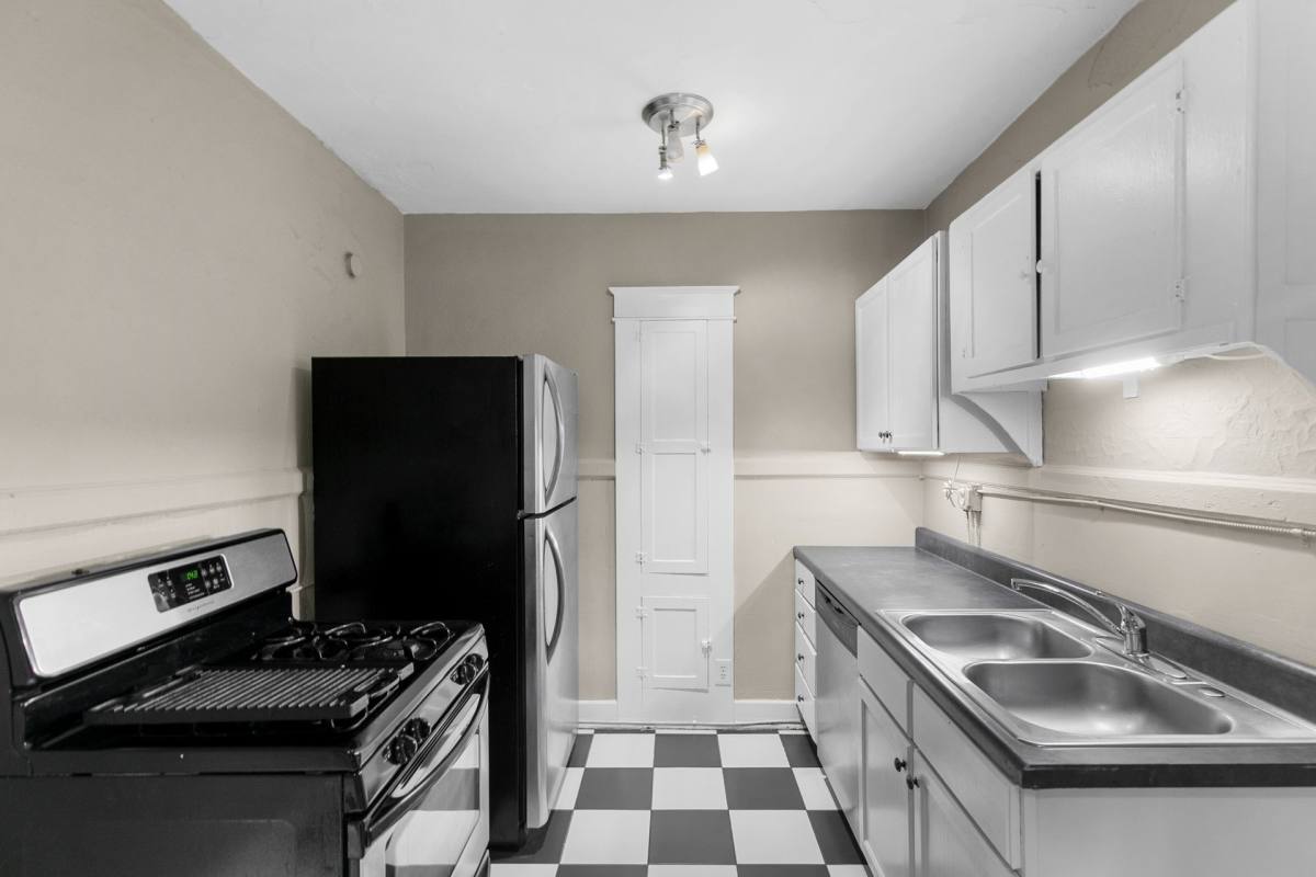 Apartment for rent at 633 Idlewild Circle, Birmingham, AL 35205
