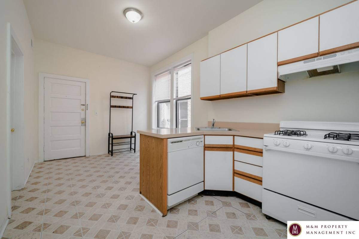 Apartment for rent at 1420 Lexington St, Chicago, IL 60607