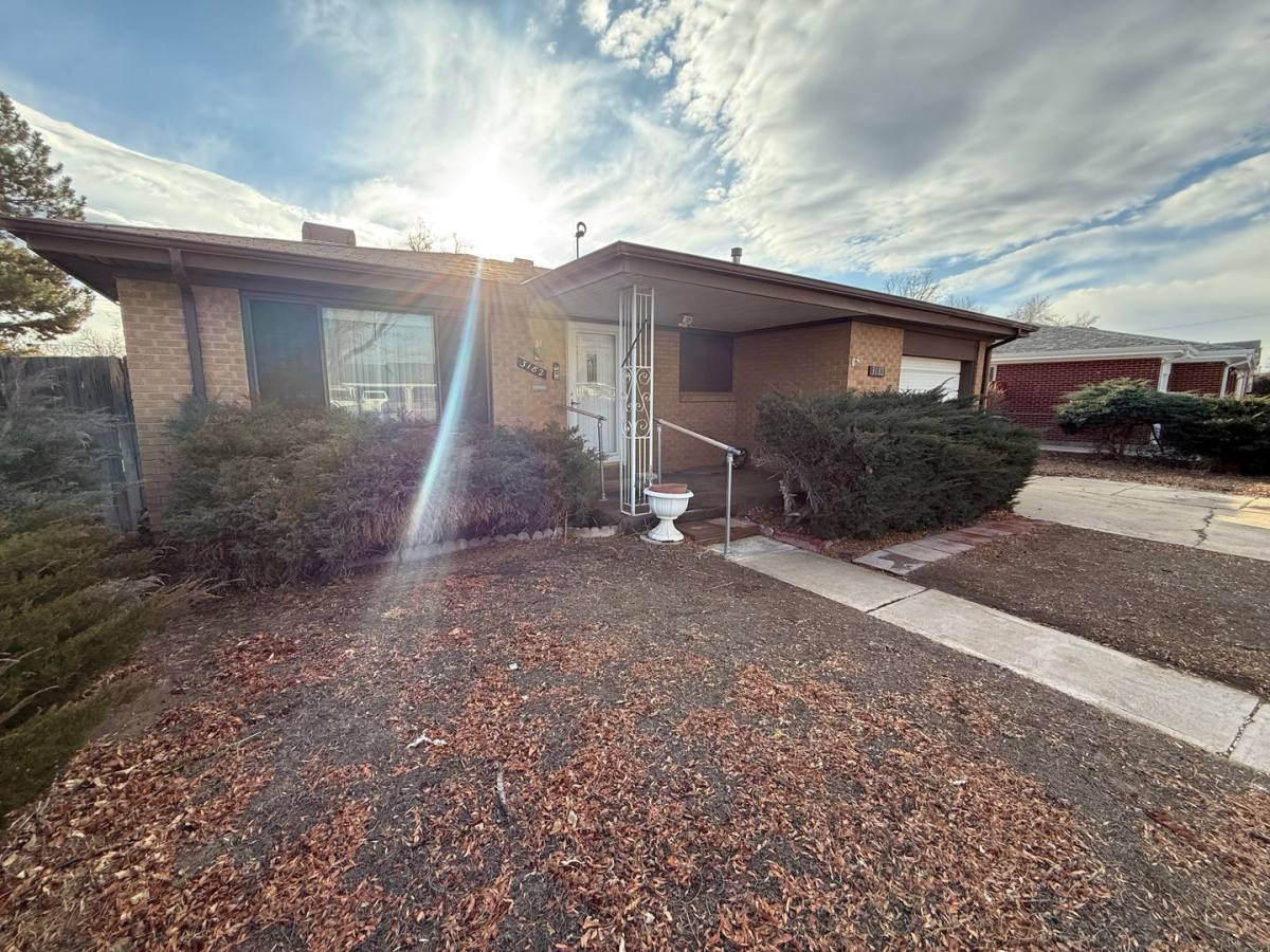 House for rent at 3182 Uvalda St, Aurora, CO 80011