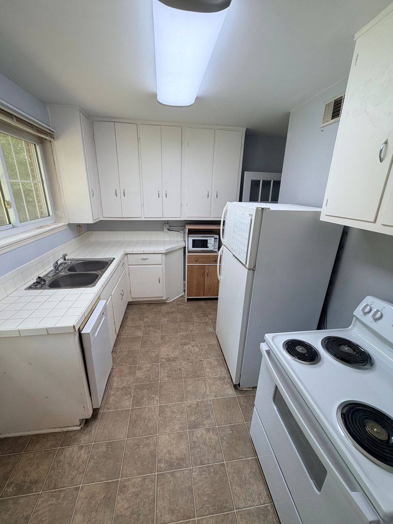 Apartment for rent at 302 Bowles Ave, Greenwood, SC 29649