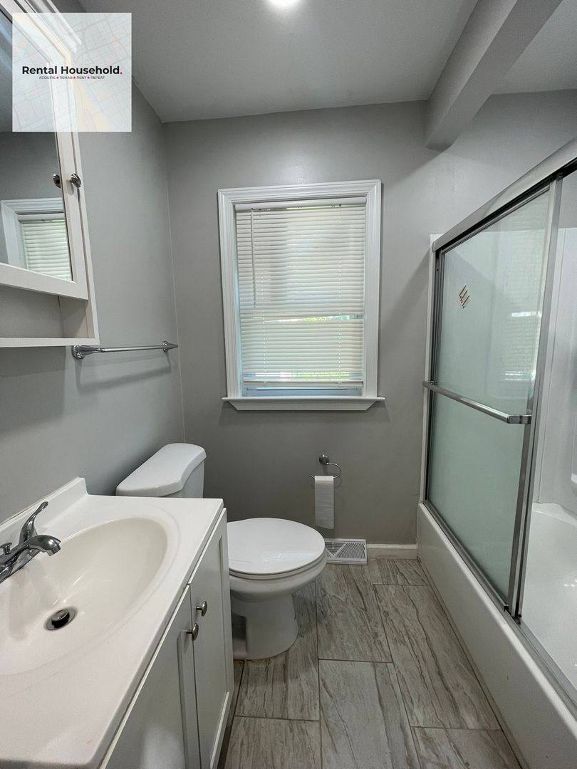 House for rent at 14570 Cherrylawn St, Detroit, MI 48238