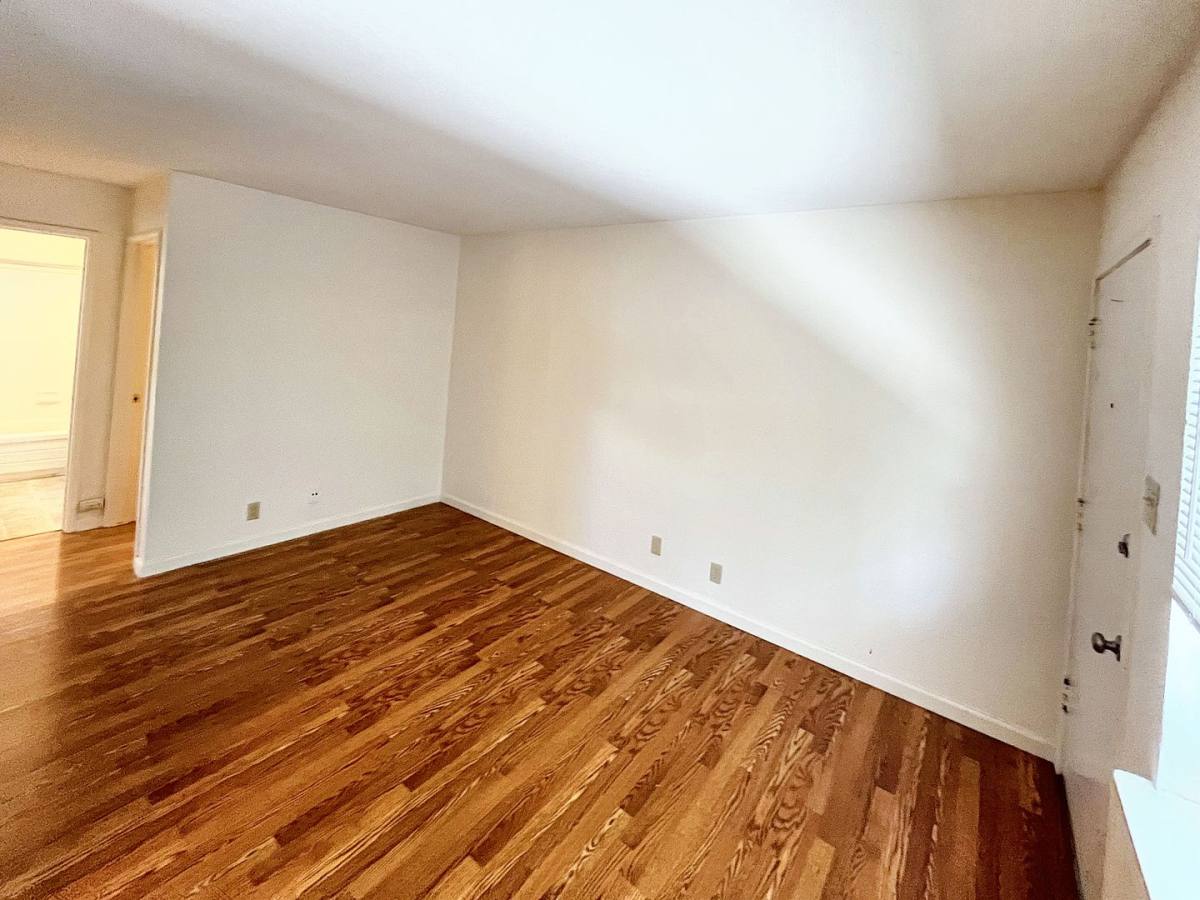 Apartment for rent at 592 59th St, Oakland, CA 94609