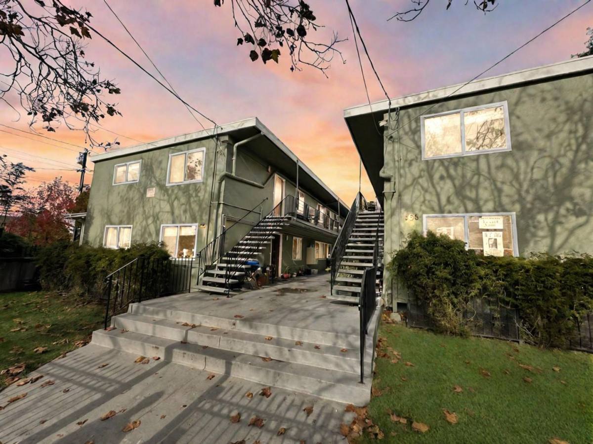 Apartment for rent at 592 59th St, Oakland, CA 94609