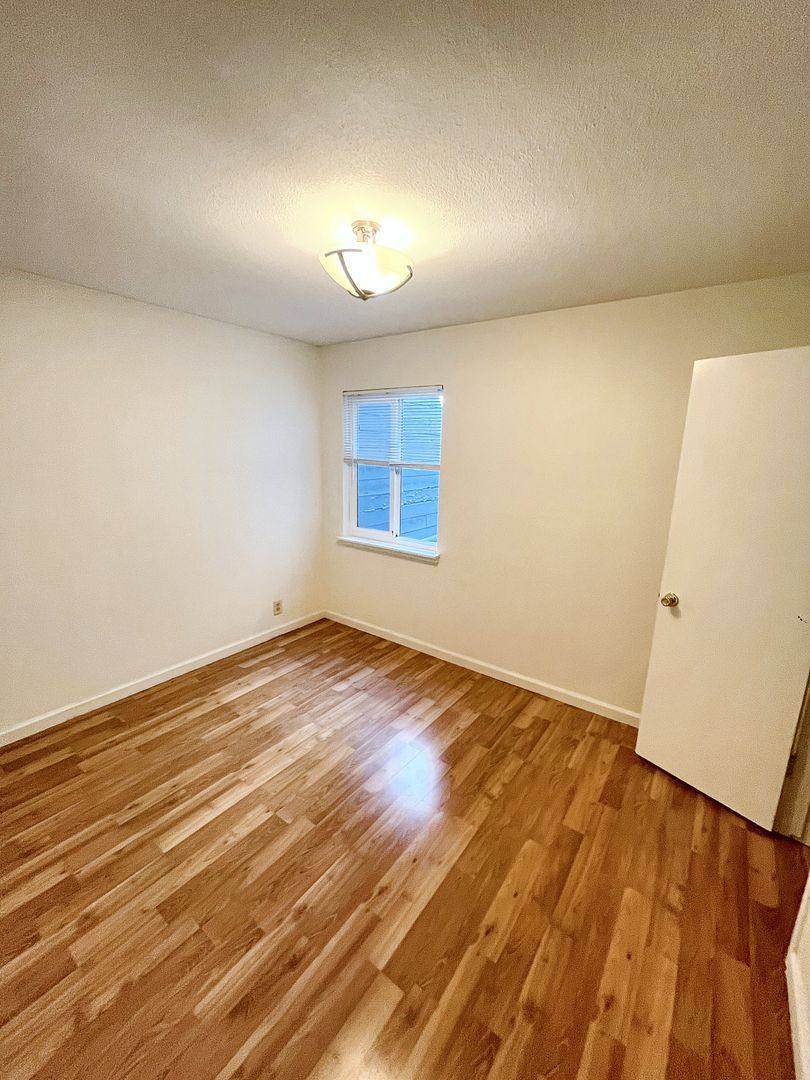 Apartment for rent at 592 59th St, Oakland, CA 94609