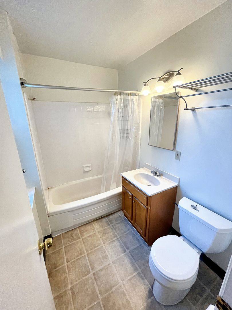 Apartment for rent at 592 59th St, Oakland, CA 94609