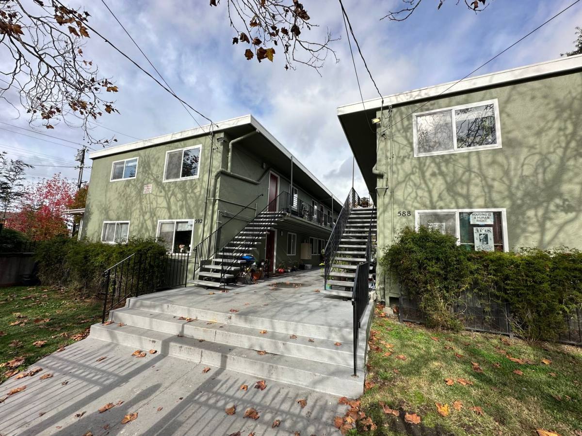 Apartment for rent at 592 59th St, Oakland, CA 94609