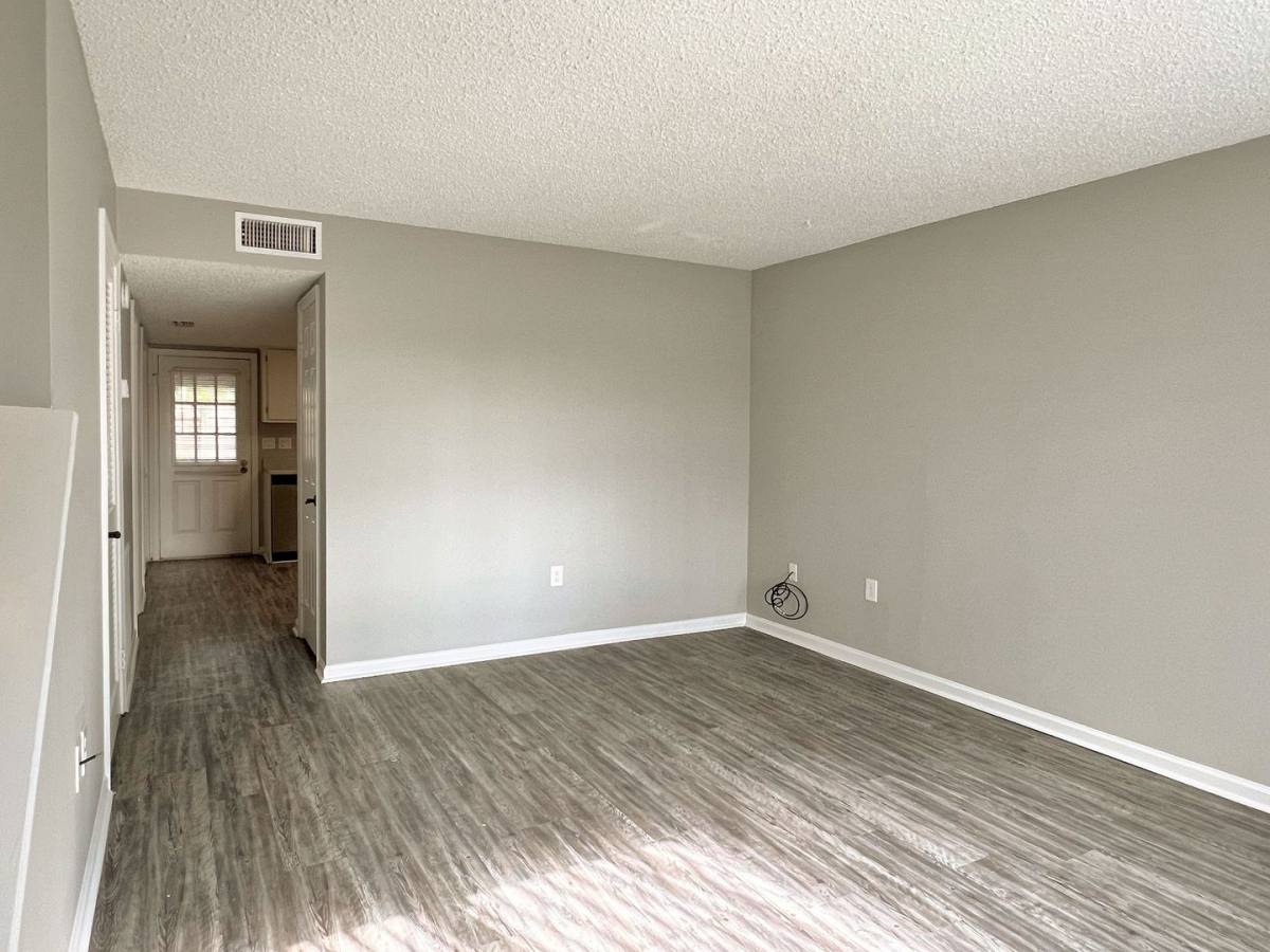Townhouse for rent at 1870 Ave Q SW, Winter Haven, FL 33880