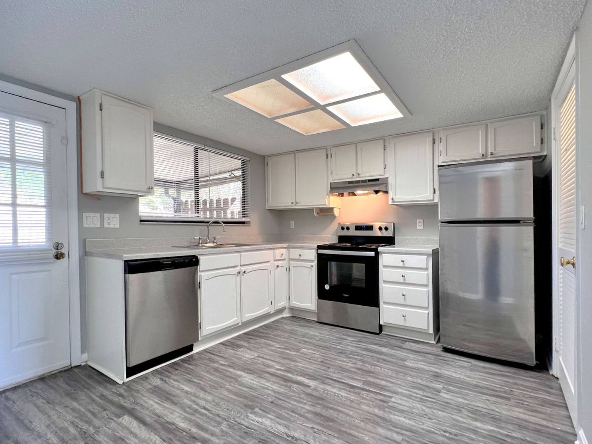 Townhouse for rent at 1870 Ave Q SW, Winter Haven, FL 33880