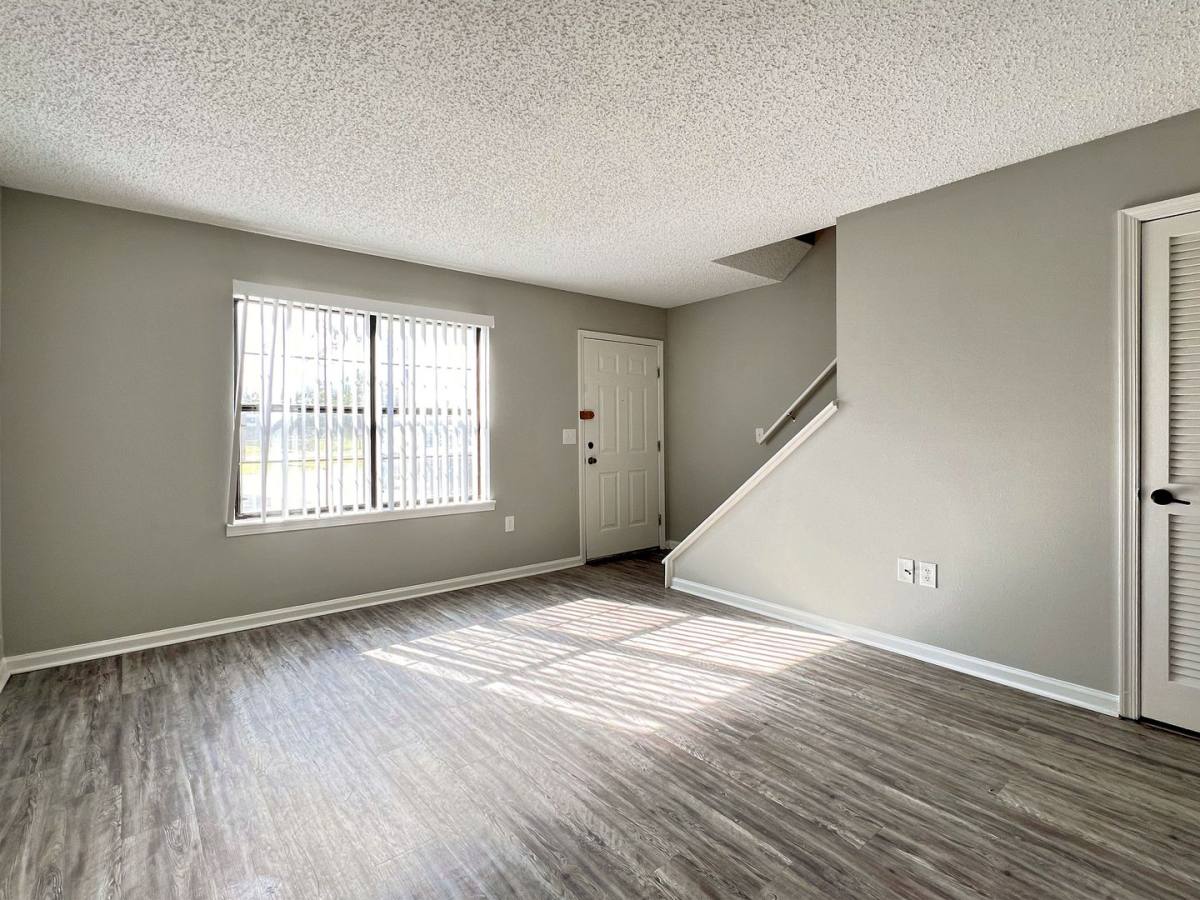 Townhouse for rent at 1870 Ave Q SW, Winter Haven, FL 33880