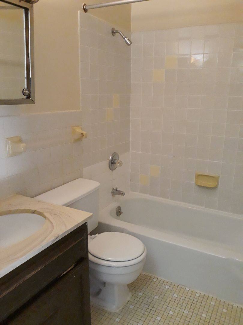 Apartment for rent at 1410 Acre St, Duluth, MN 55811