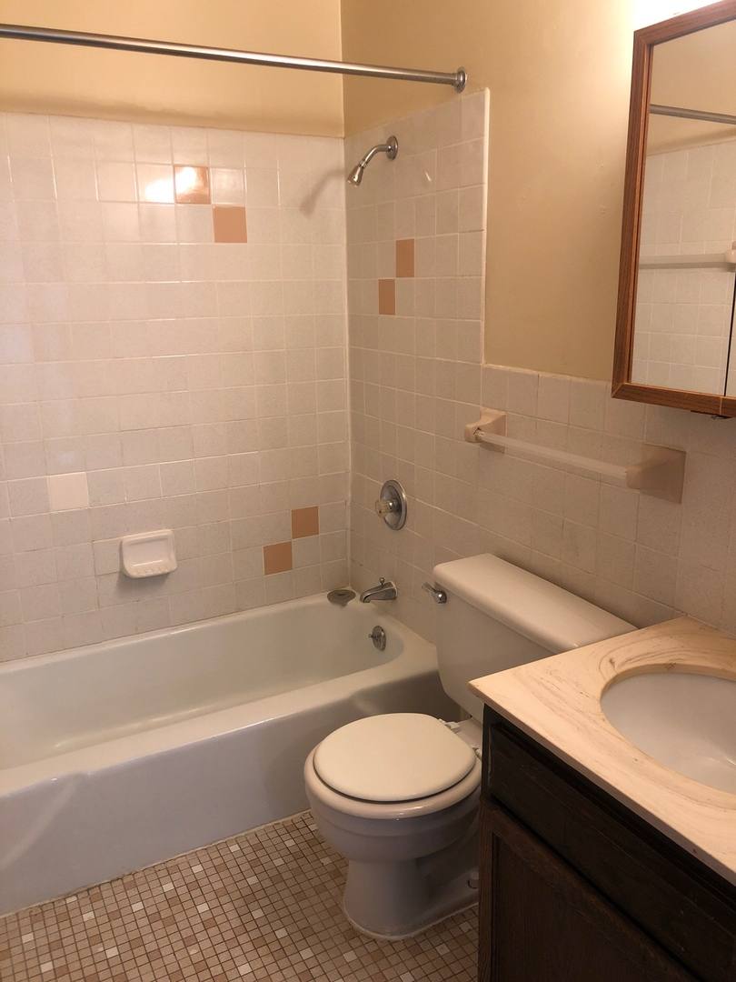 Apartment for rent at 1410 Acre St, Duluth, MN 55811
