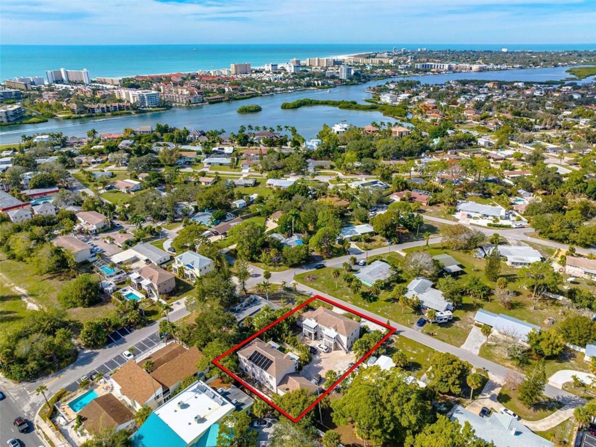 Apartment for rent at 1700-1706 Redwood St, Sarasota, FL 34231