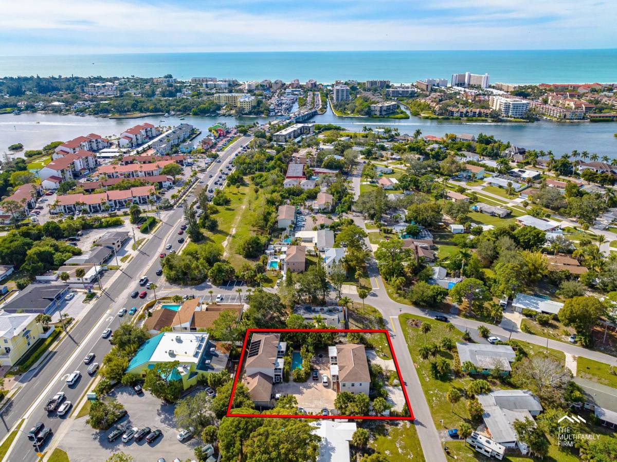 Apartment for rent at 1700-1706 Redwood St, Sarasota, FL 34231