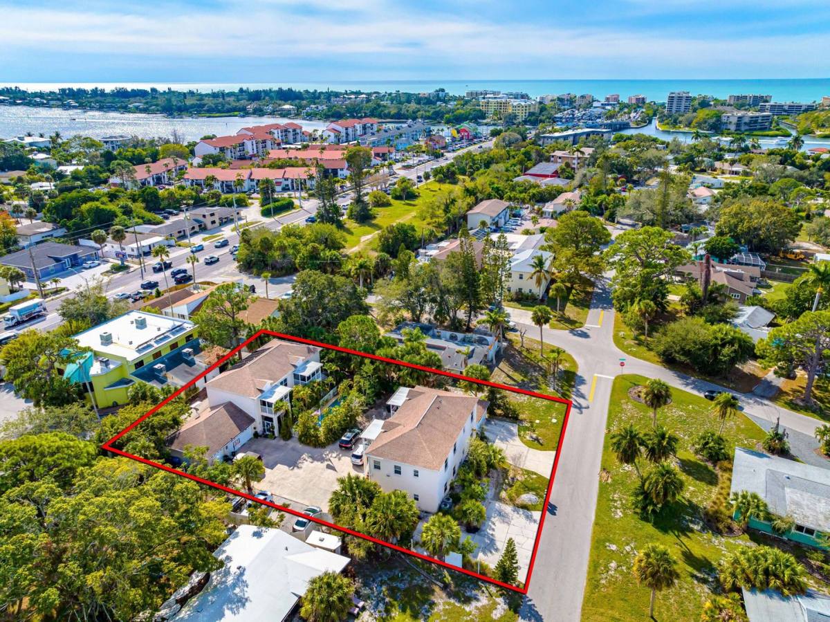 Apartment for rent at 1700-1706 Redwood St, Sarasota, FL 34231