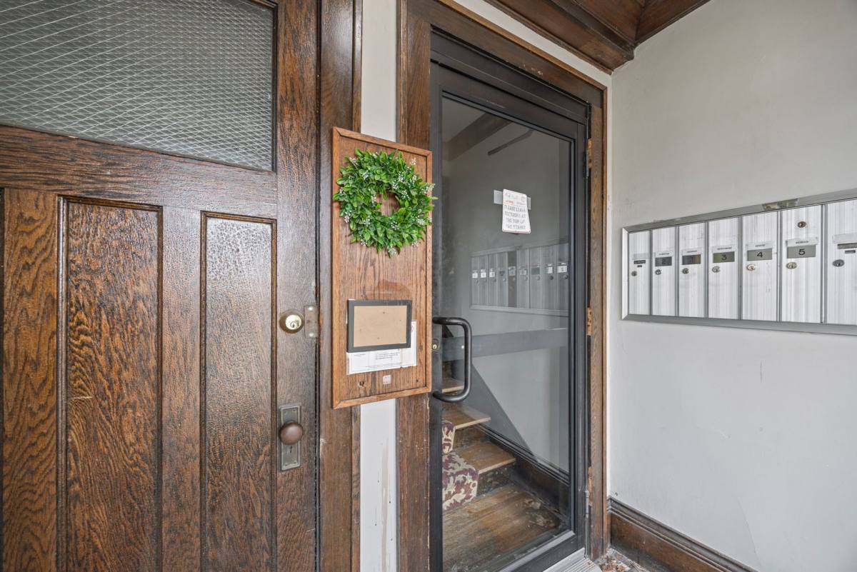 Apartment for rent at 45 Lexington Parkway S, Saint Paul, MN 55105