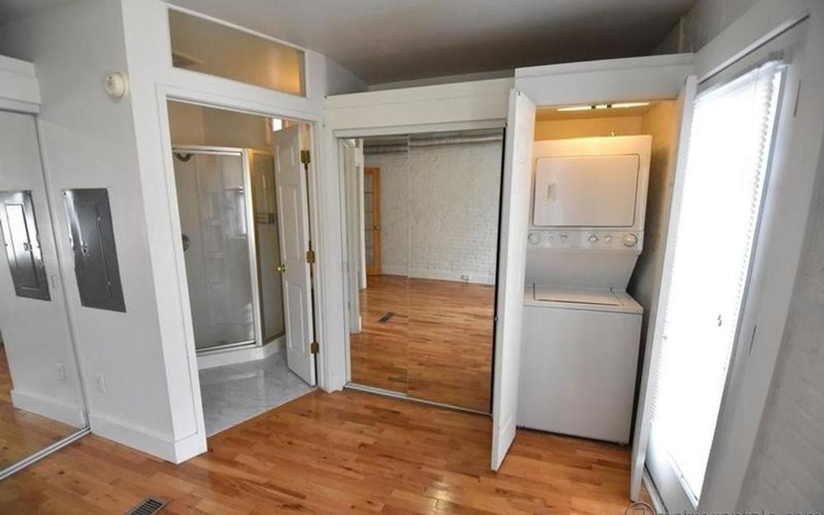 Apartment for rent at 14 E Beck St, Columbus, OH 43215