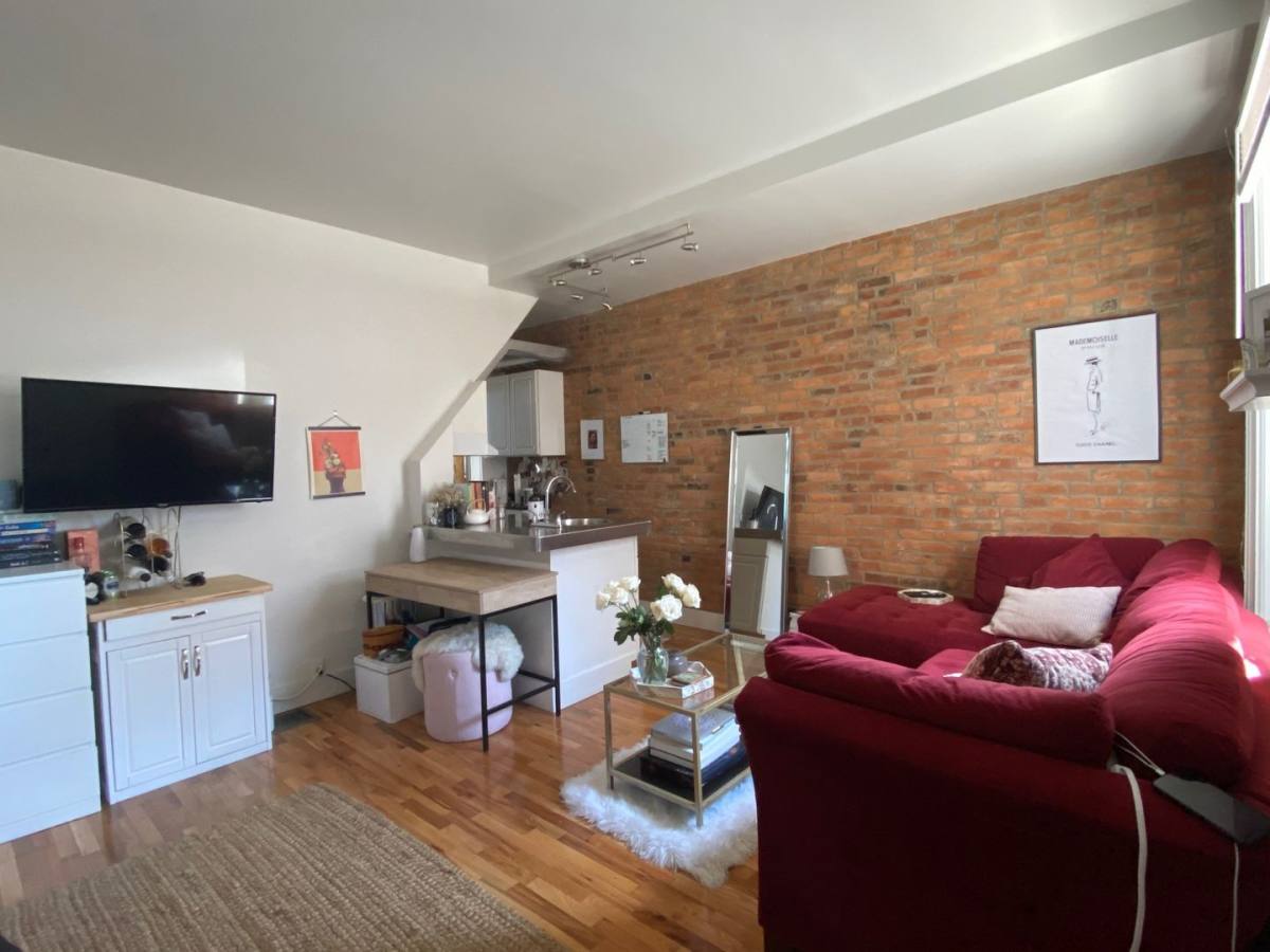 Apartment for rent at 14 E Beck St, Columbus, OH 43215