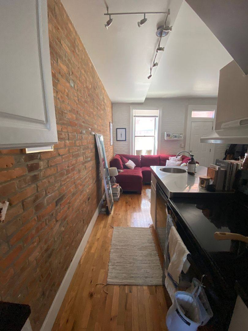 Apartment for rent at 14 E Beck St, Columbus, OH 43215