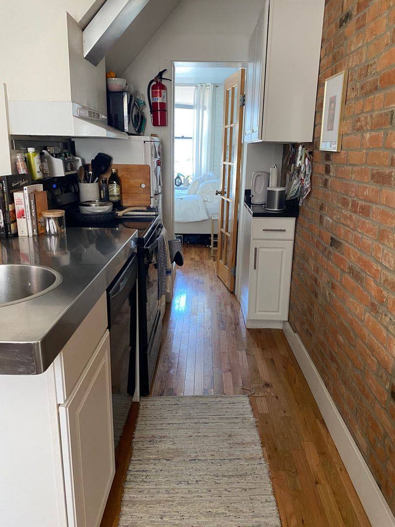Apartment for rent at 14 E Beck St, Columbus, OH 43215