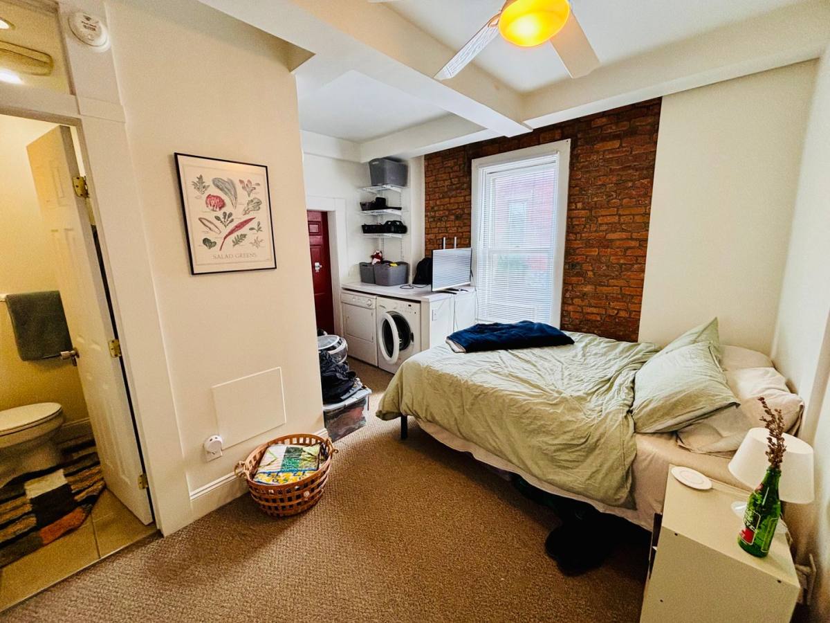 Apartment for rent at 22 E Beck St, Columbus, OH 43215