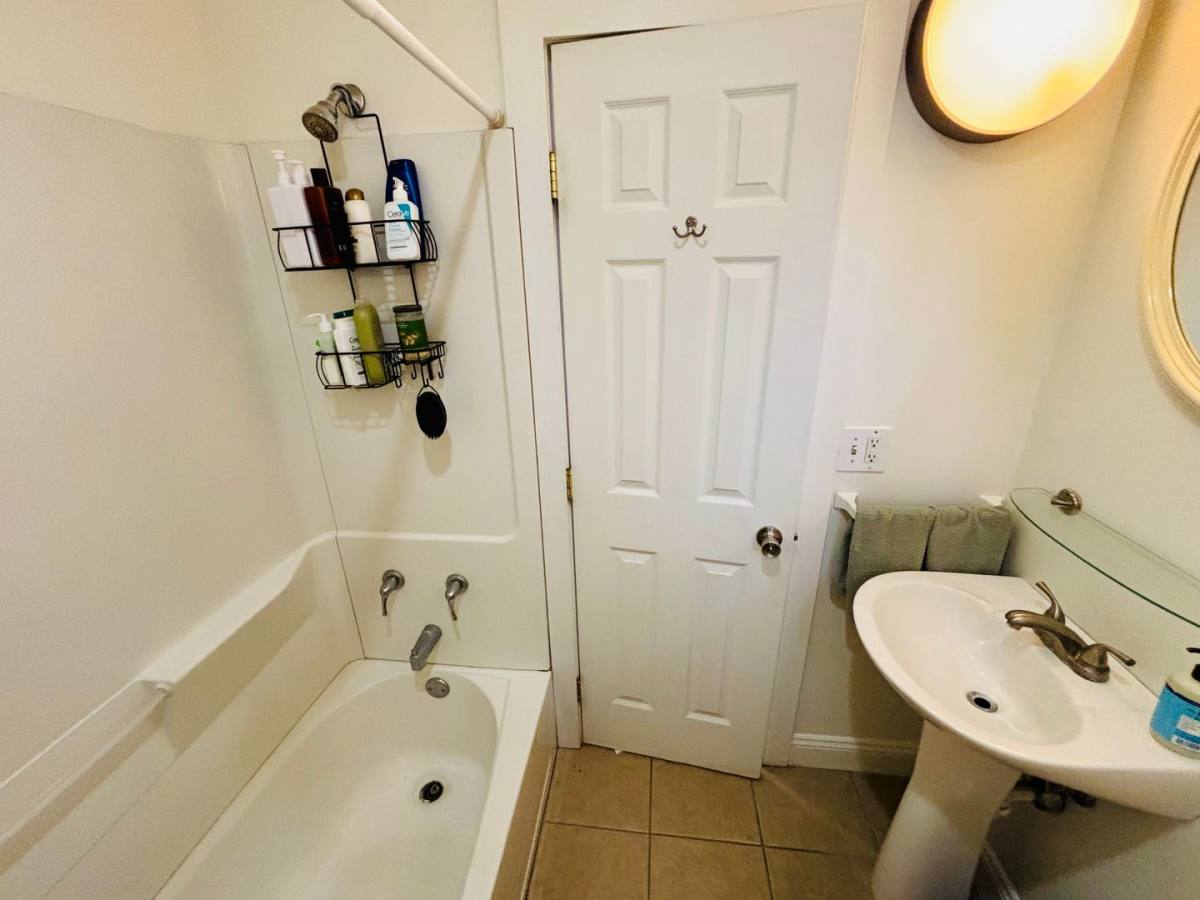 Apartment for rent at 22 E Beck St, Columbus, OH 43215