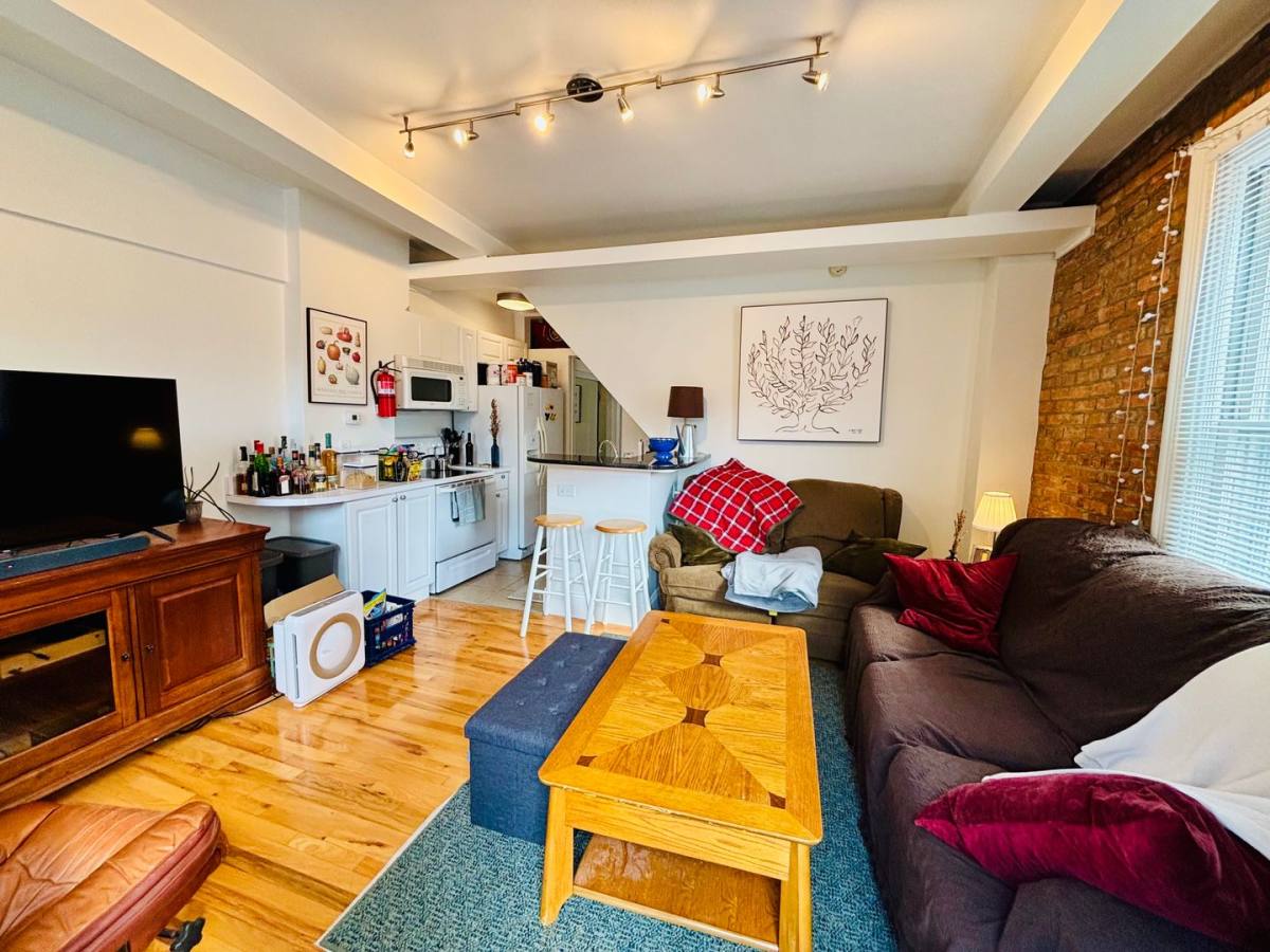 Apartment for rent at 22 E Beck St, Columbus, OH 43215