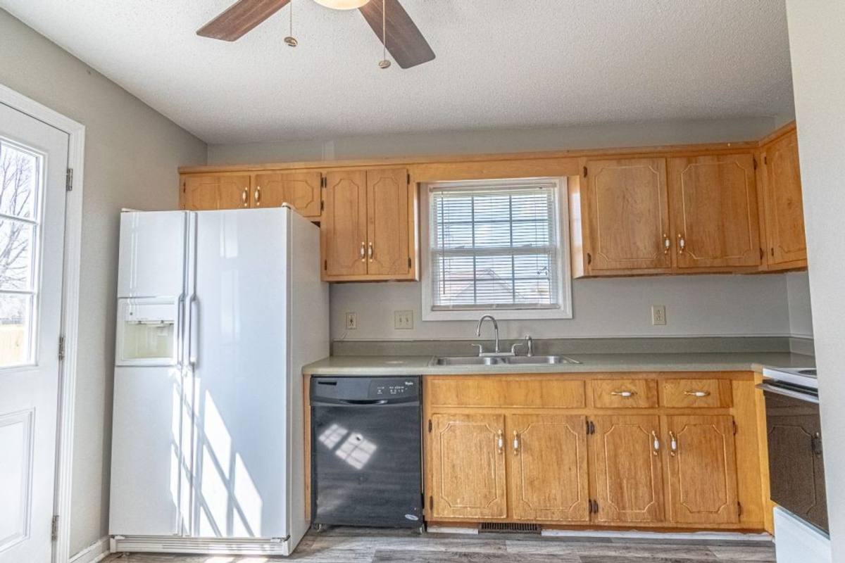 House for rent at 1805 Harbor Dr, Oak Grove, KY 42262