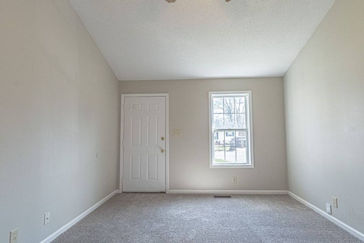 House for rent at 1805 Harbor Dr, Oak Grove, KY 42262