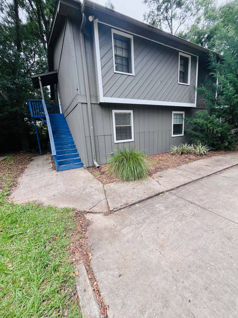 Apartment for rent at 2012 Bradford Court, Tallahassee, FL 32303