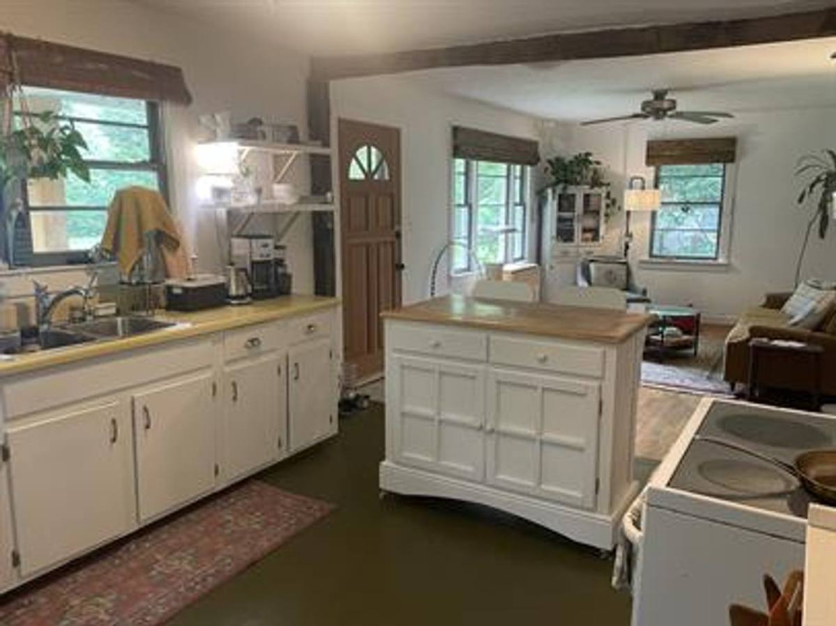 House for rent at 36 Tubbs Mountain Rd, Travelers Rest, SC 29690