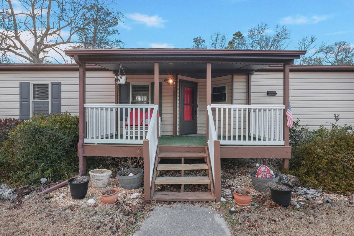 House for rent at 312 Queens Rd, Hubert, NC 28539