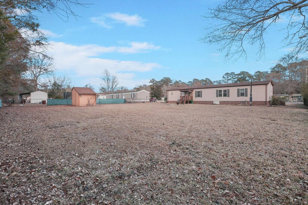 House for rent at 312 Queens Rd, Hubert, NC 28539