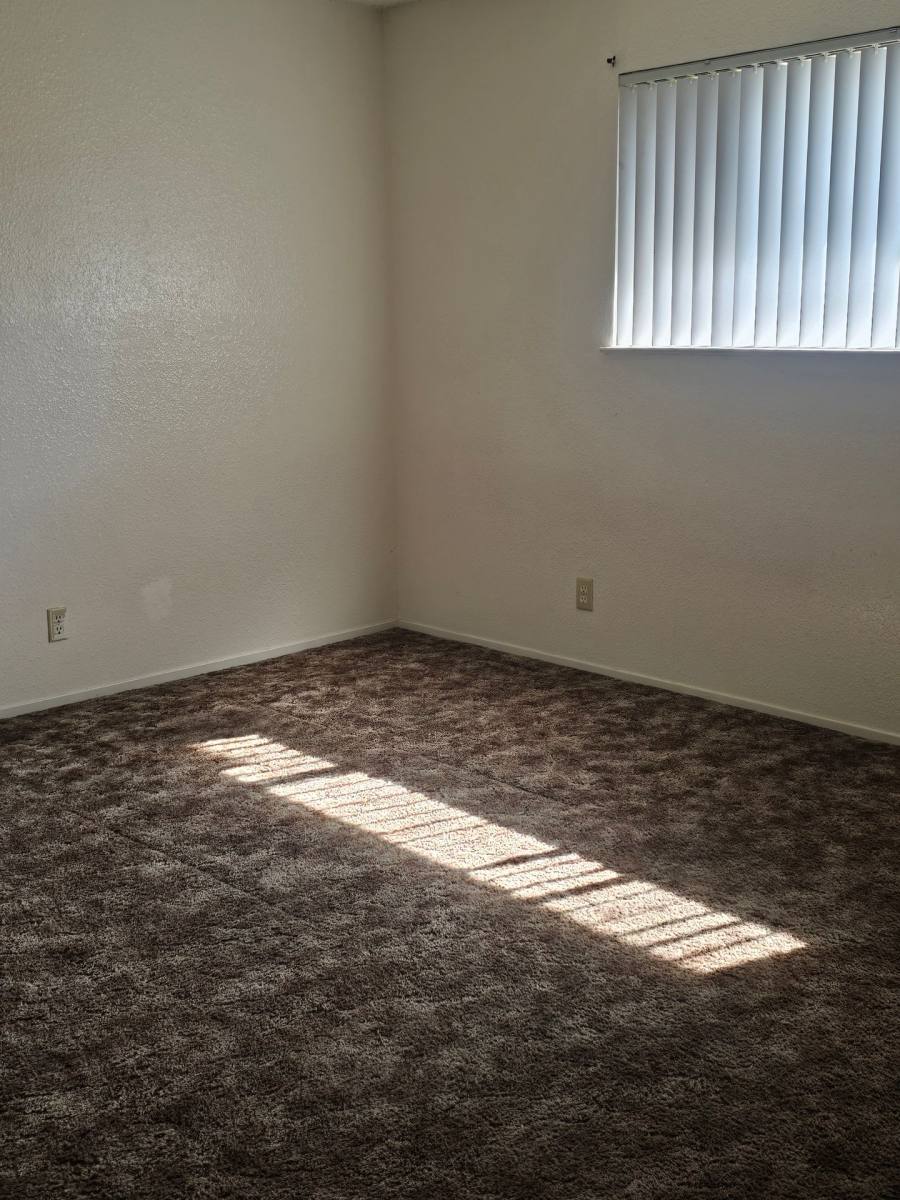 Apartment for rent at 1090 N Bates Ave, Dinuba, CA 93618