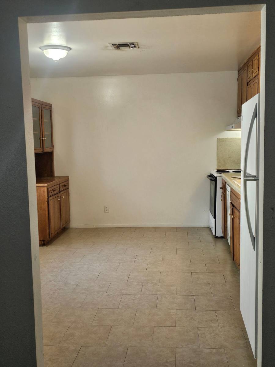 Apartment for rent at 1090 N Bates Ave, Dinuba, CA 93618