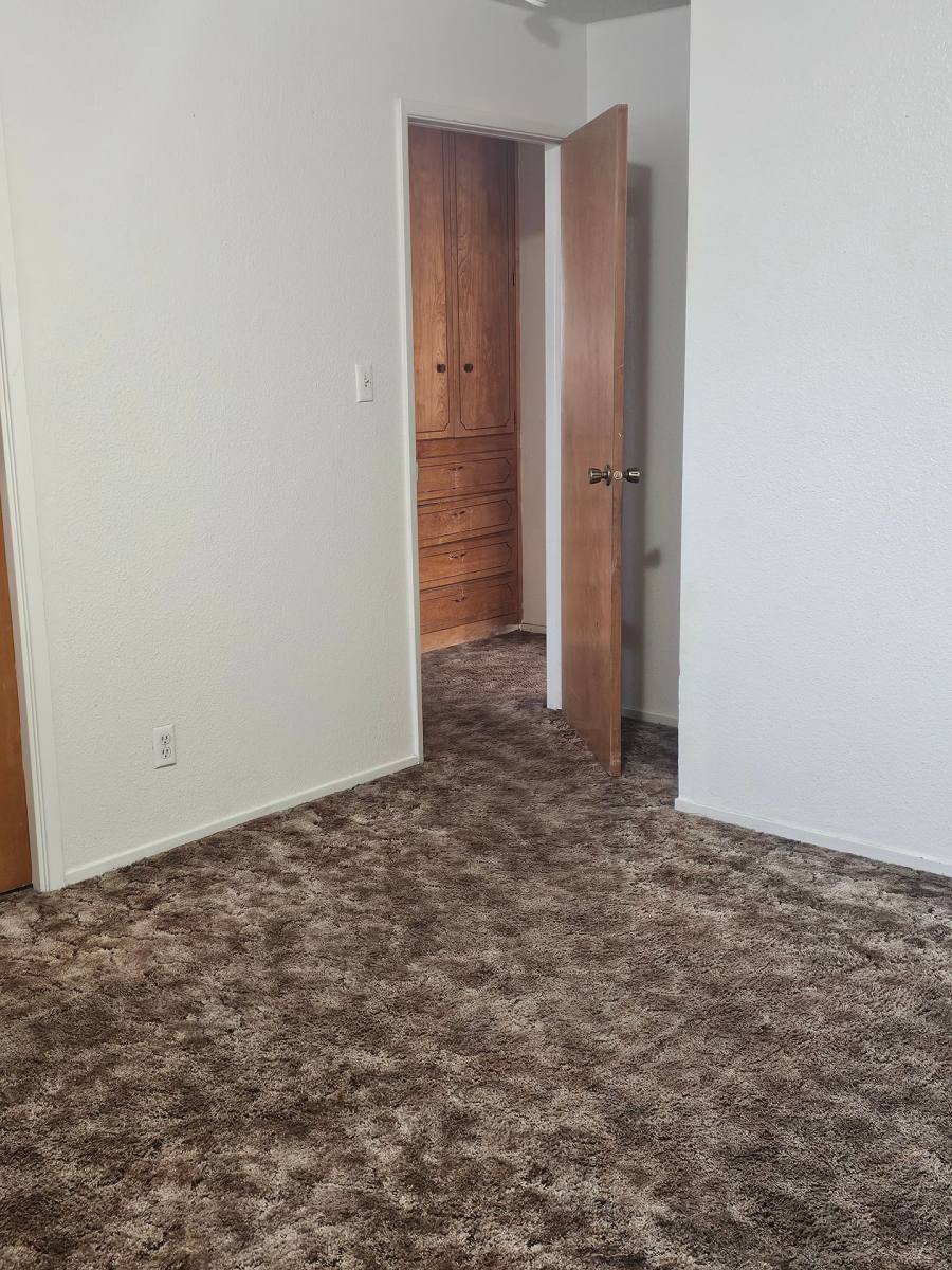 Apartment for rent at 1090 N Bates Ave, Dinuba, CA 93618