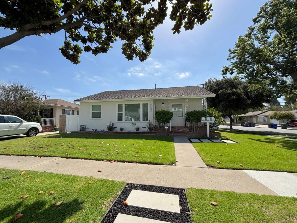Apartment for rent at 5502 Adenmoor Ave, Lakewood, CA 90713
