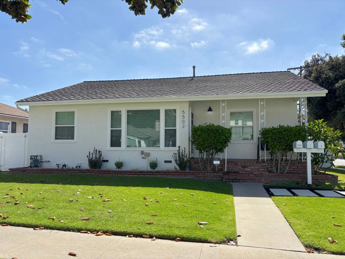 Apartment for rent at 5502 Adenmoor Ave, Lakewood, CA 90713