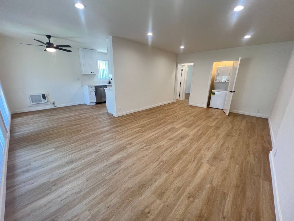Apartment for rent at 12800 Moorpark St, Studio City, CA 91604