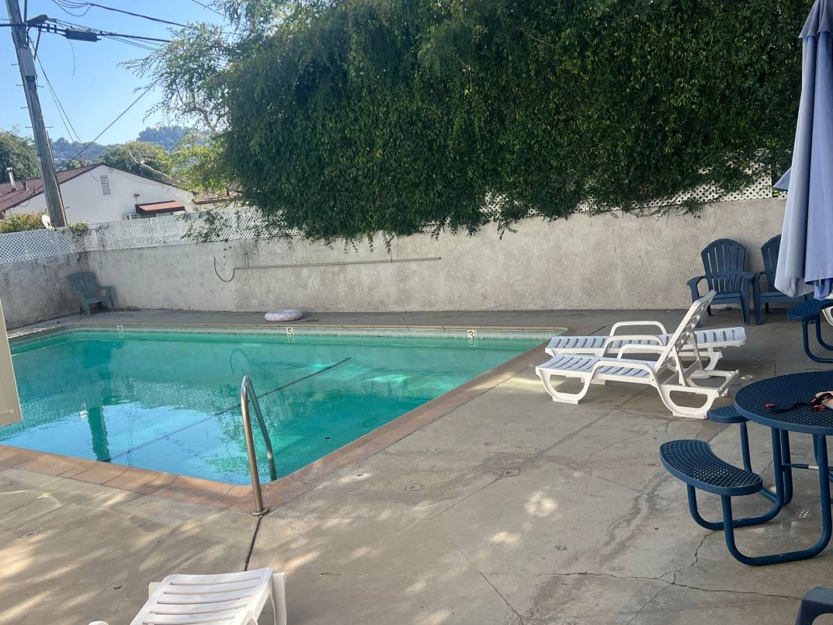 Apartment for rent at 12800 Moorpark St, Studio City, CA 91604