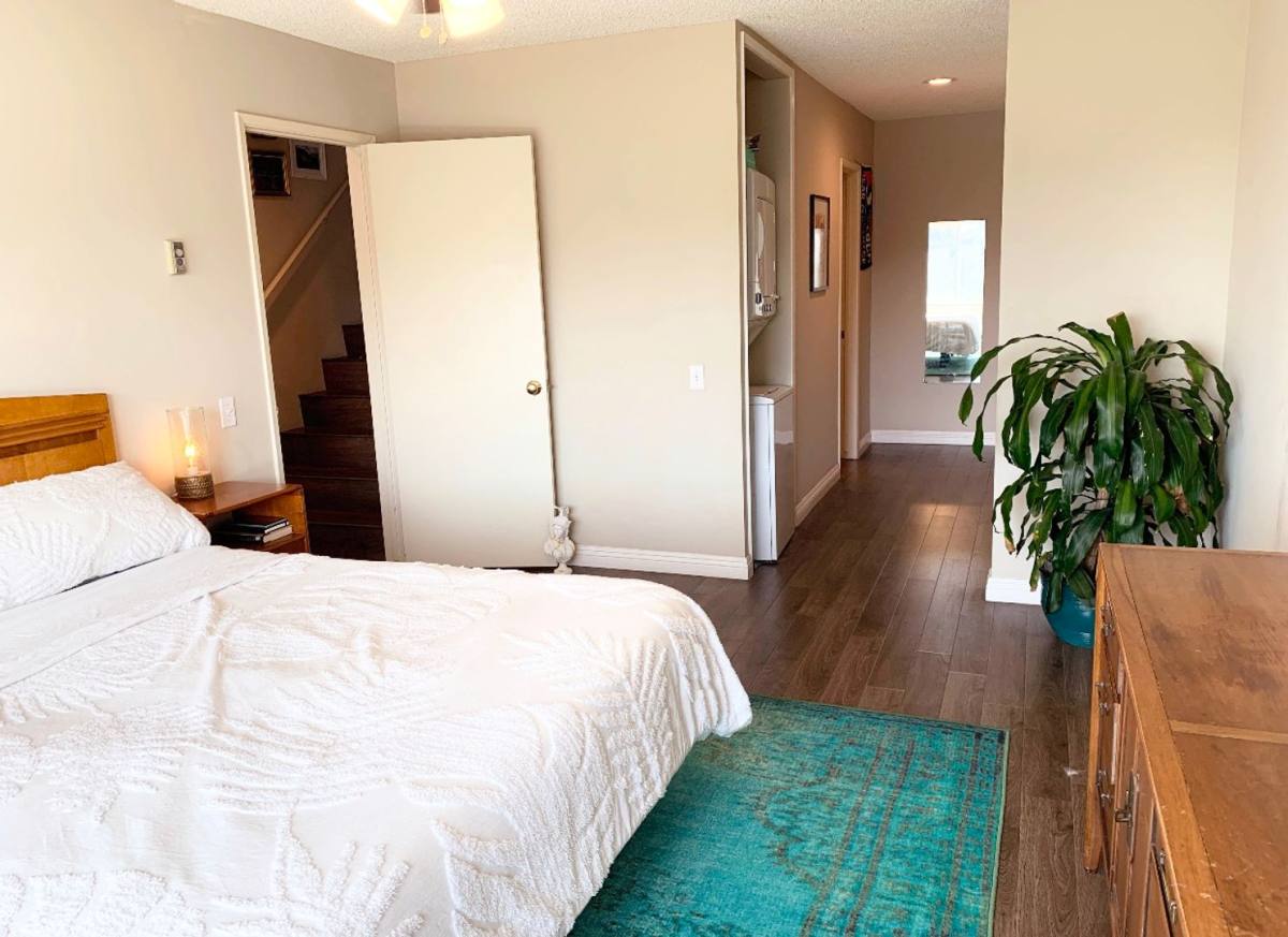 Apartment for rent at 721 Amigos Way, Newport Beach, CA 92660