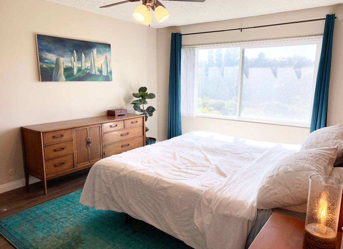 Apartment for rent at 721 Amigos Way, Newport Beach, CA 92660