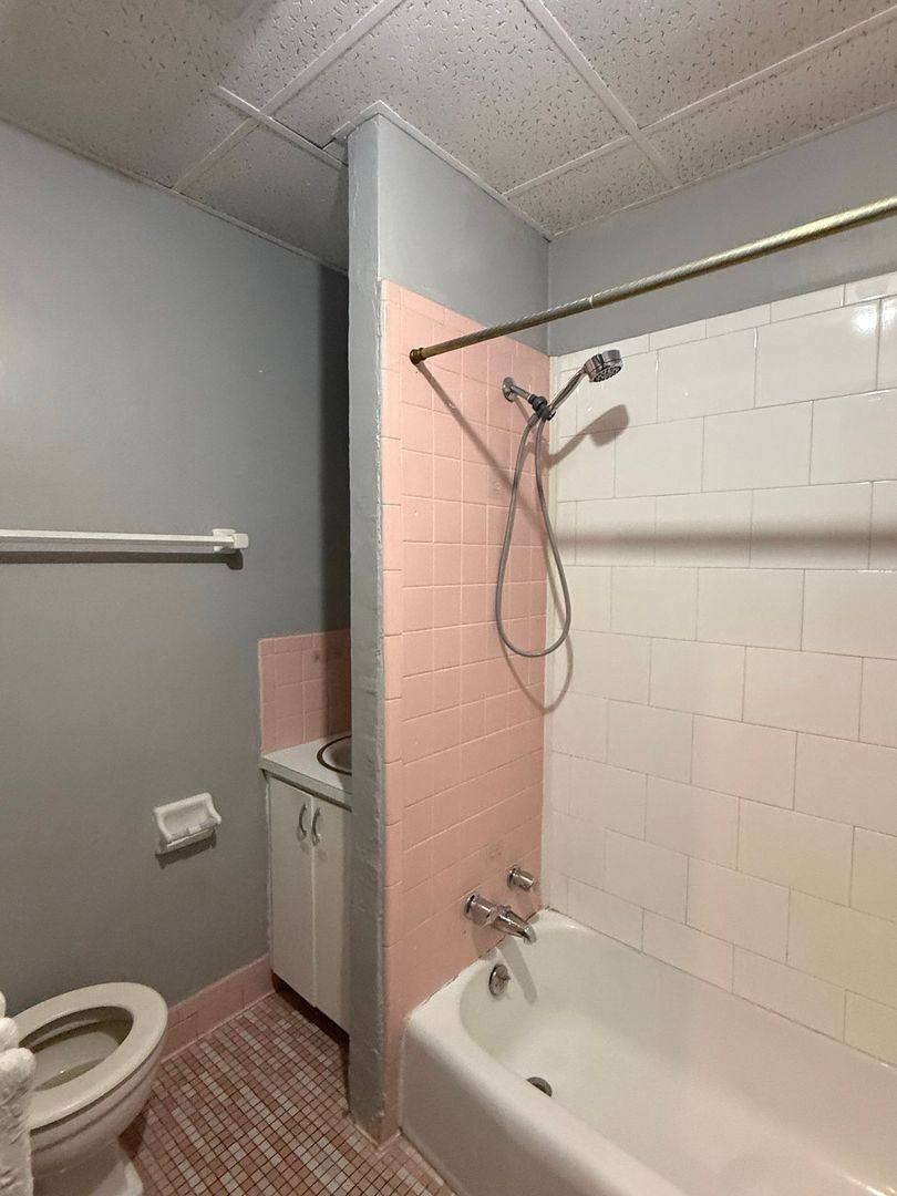Apartment for rent at 1735 M St, Lincoln, NE 68508