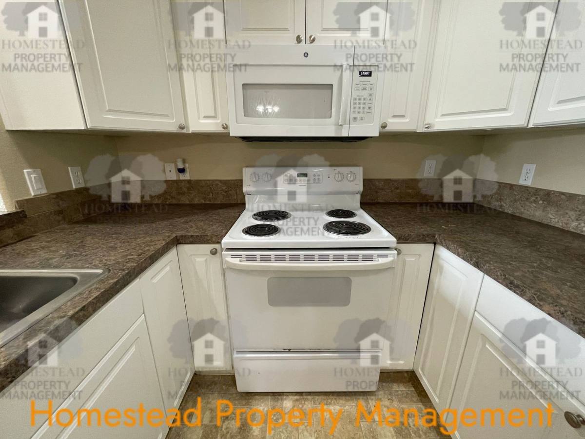 Townhouse for rent at 400-468 Catron St, Monmouth, OR 97361