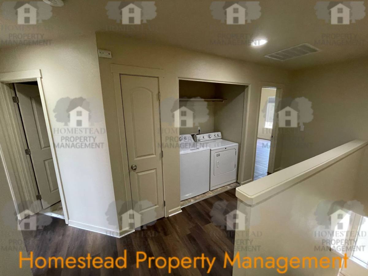 Townhouse for rent at 400-468 Catron St, Monmouth, OR 97361