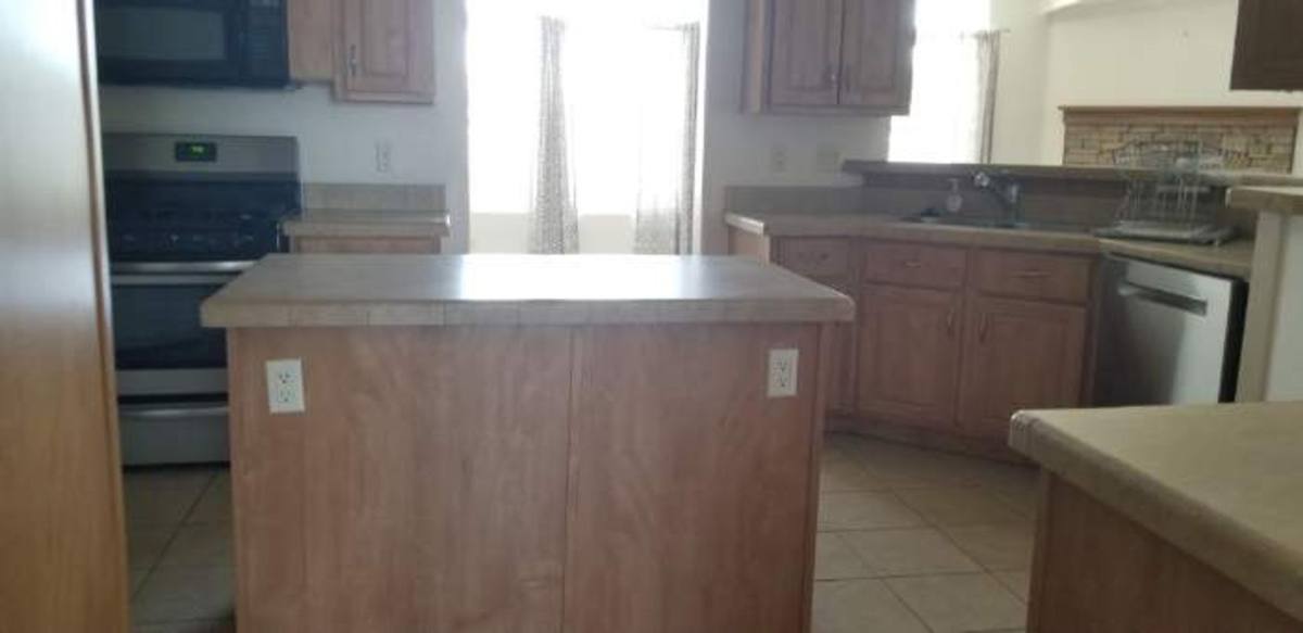 House for rent at 18011 Brimhall Rd, Bakersfield, CA 93314
