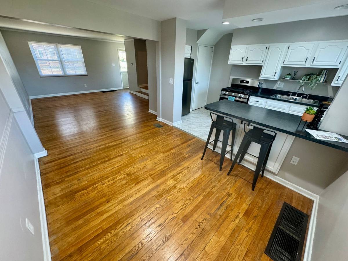 Apartment for rent at 1139 - B Sells Ave, Columbus, OH 43212