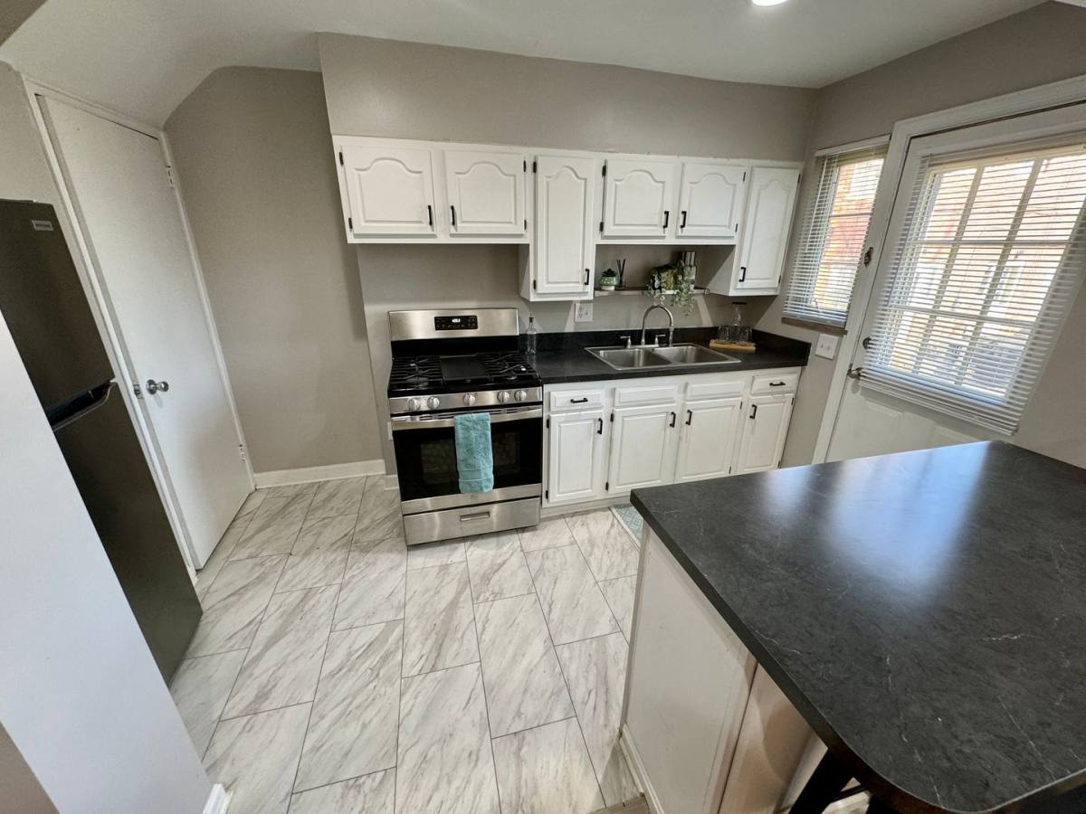 Apartment for rent at 1139 - B Sells Ave, Columbus, OH 43212