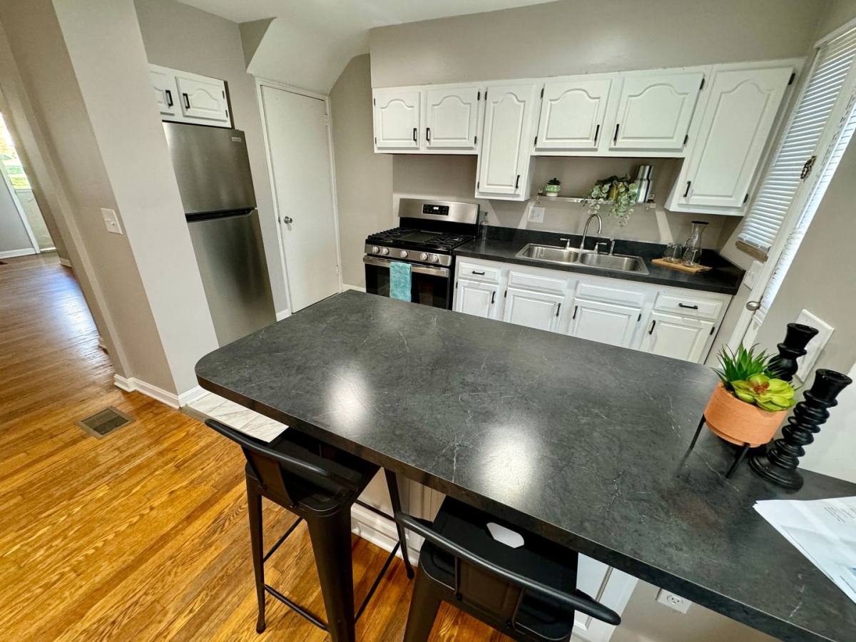 Apartment for rent at 1139 - B Sells Ave, Columbus, OH 43212