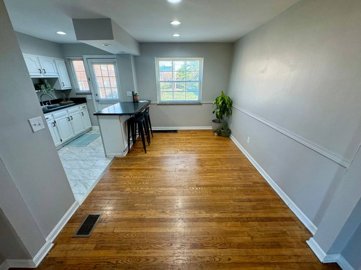 Apartment for rent at 1139 - B Sells Ave, Columbus, OH 43212